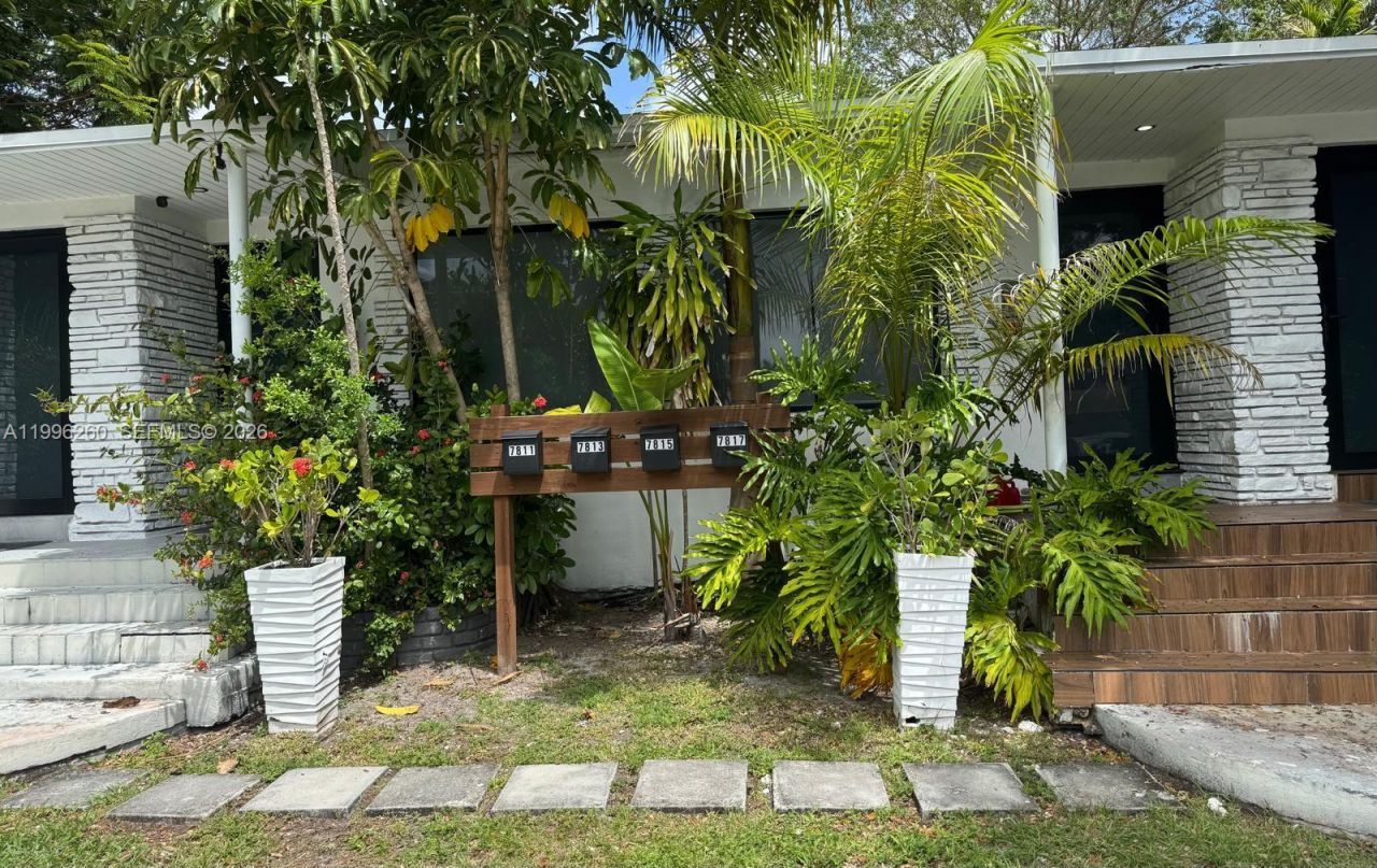 7811 NE 10th Ct, Miami, FL 33138 Photo