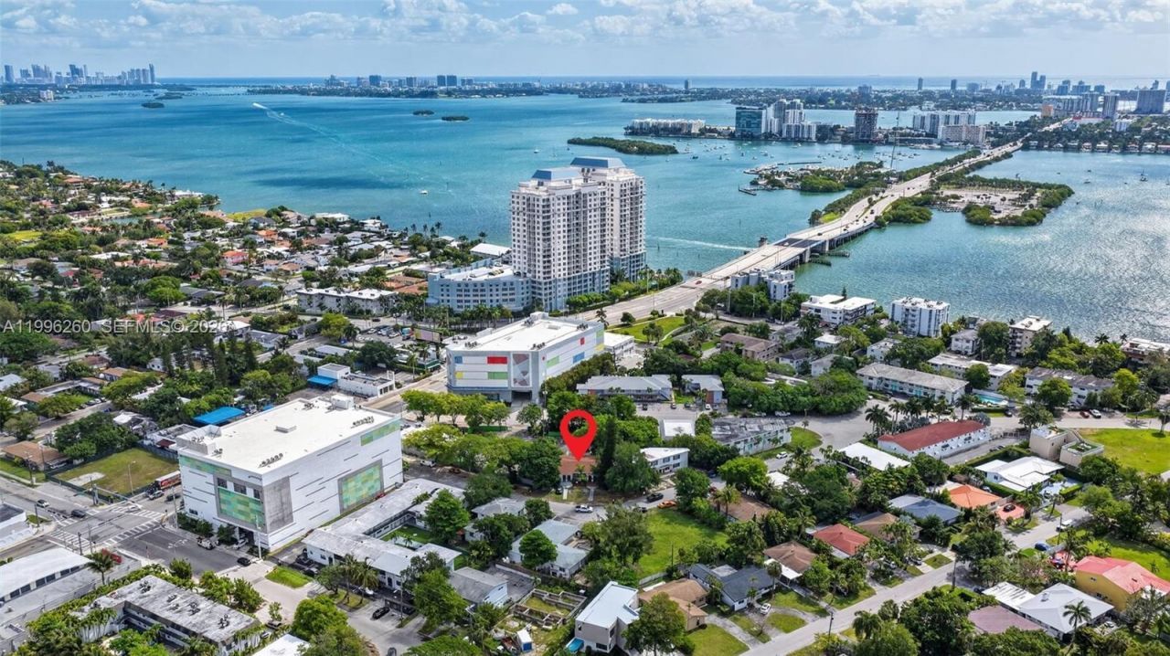 7811 NE 10th Ct, Miami, FL 33138 Photo