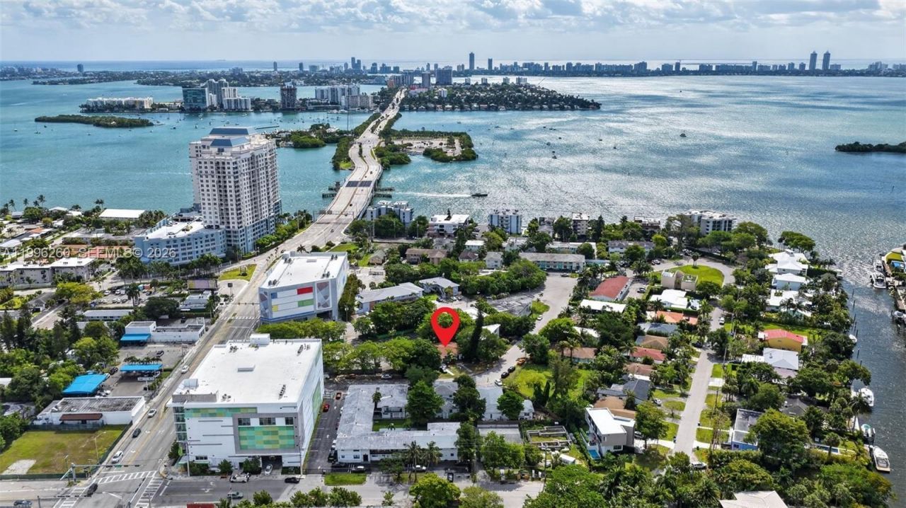 7811 NE 10th Ct, Miami, FL 33138 Photo