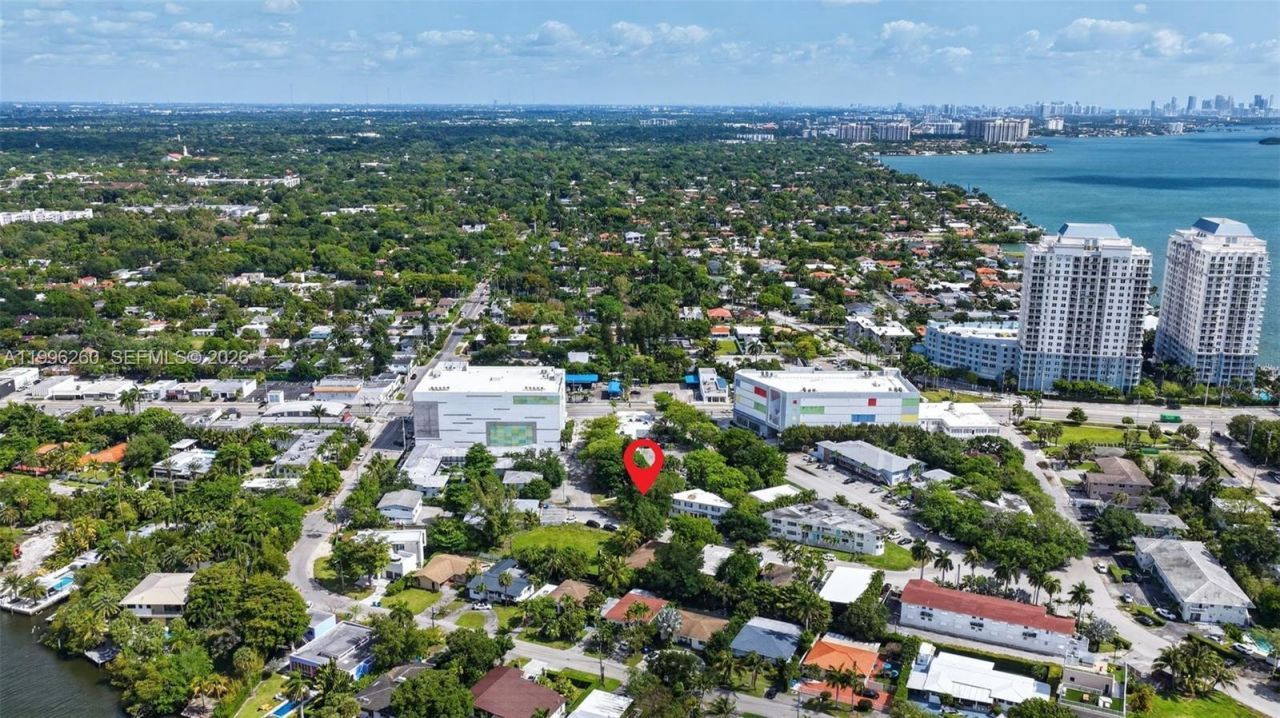 7811 NE 10th Ct, Miami, FL 33138 Photo