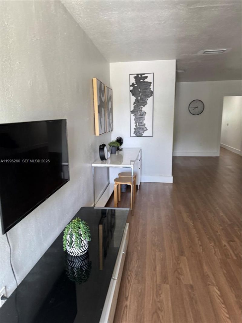 7811 NE 10th Ct, Miami, FL 33138 Photo