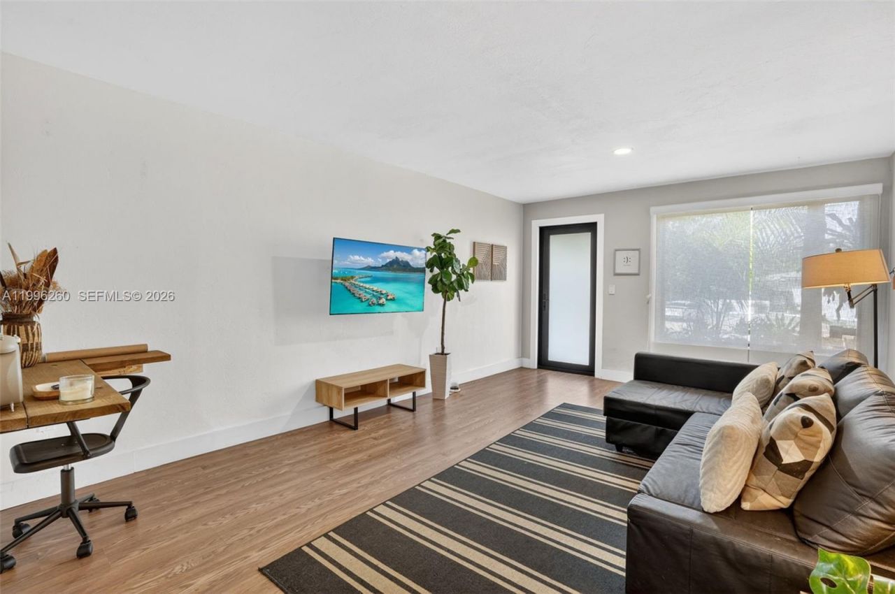 7811 NE 10th Ct, Miami, FL 33138 Photo