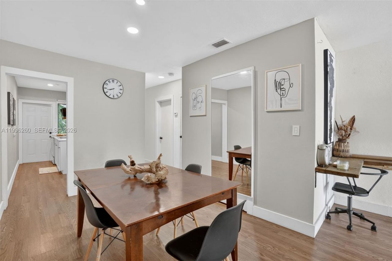 7811 NE 10th Ct, Miami, FL 33138 Photo