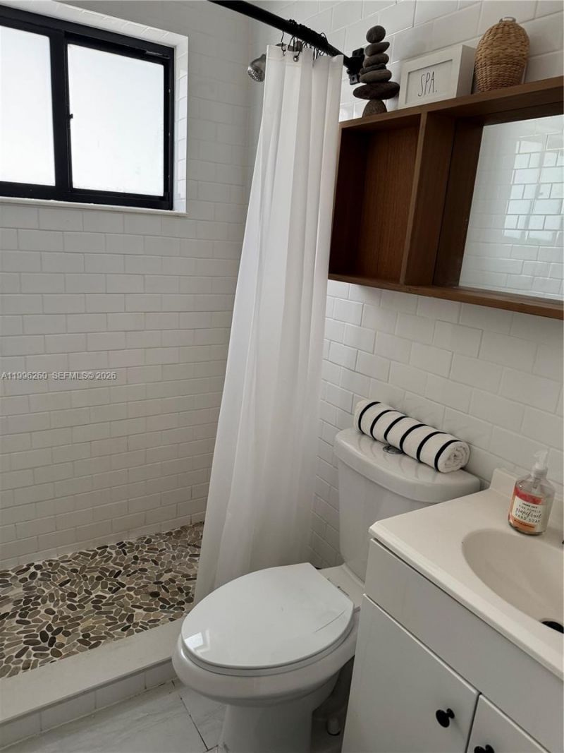 7811 NE 10th Ct, Miami, FL 33138 Photo