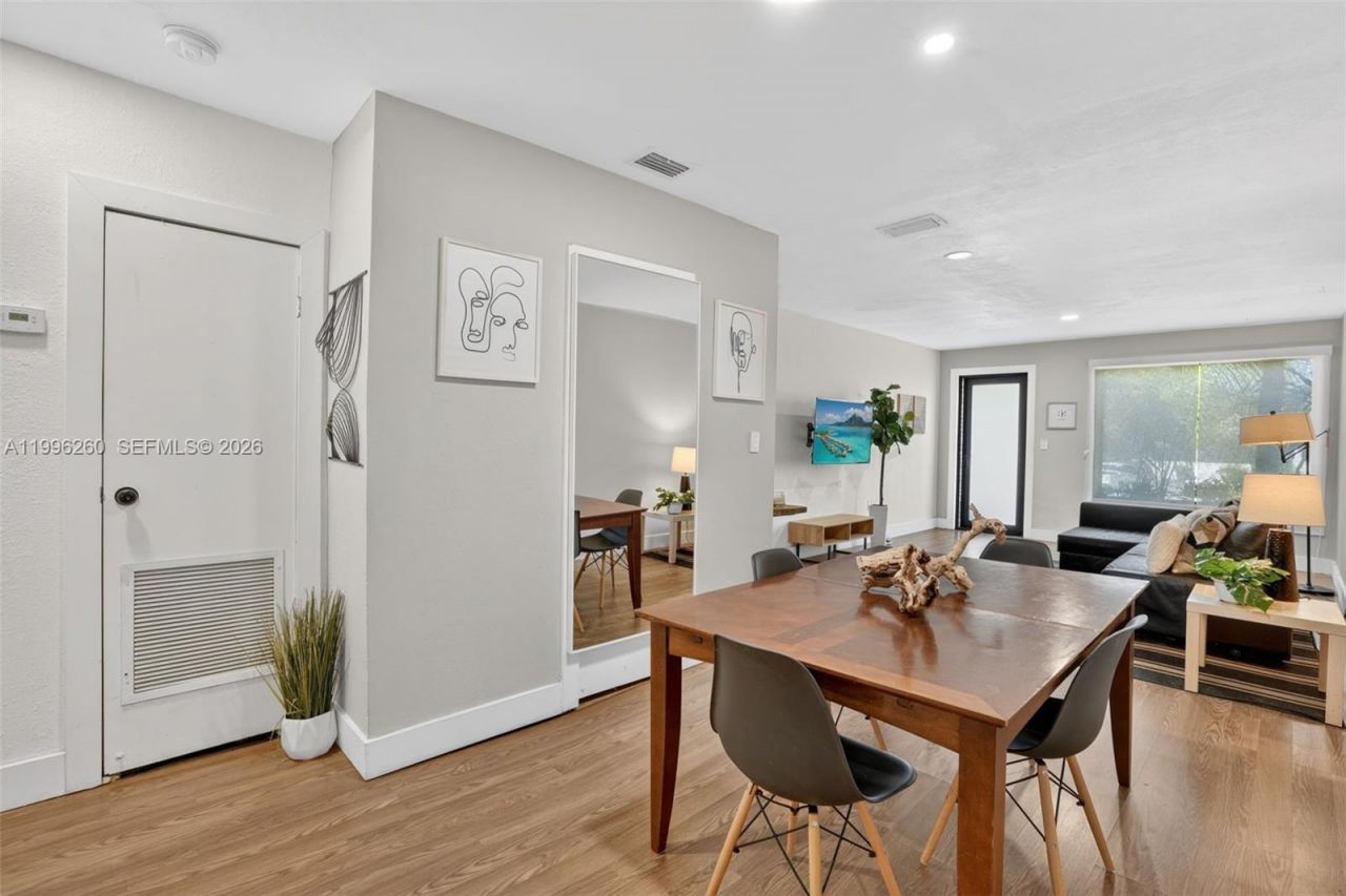 7811 NE 10th Ct, Miami, FL 33138 Photo