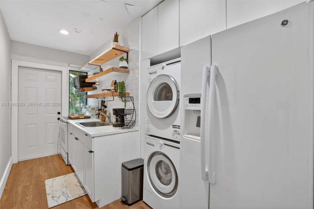 7811 NE 10th Ct, Miami, FL 33138 Photo