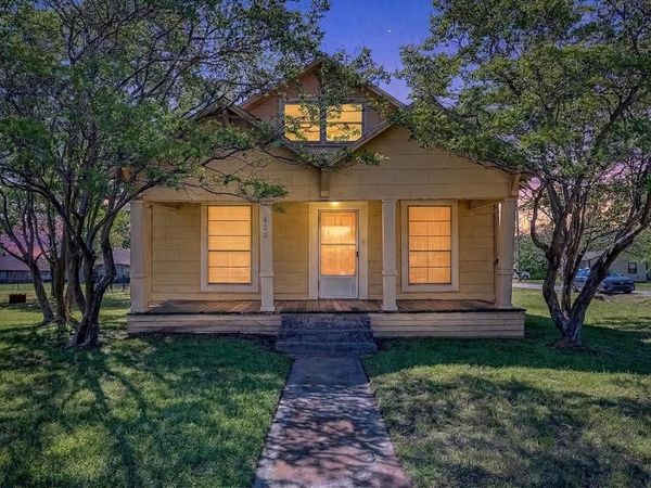 800 S Jefferson Street, Pilot Point, TX 76258