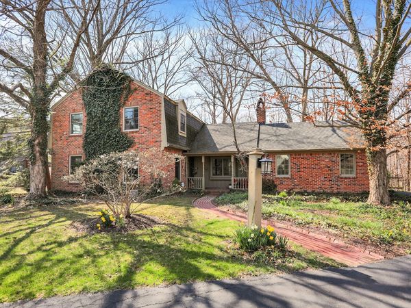 80 Williamsburg Court, Zionsville, IN 46077