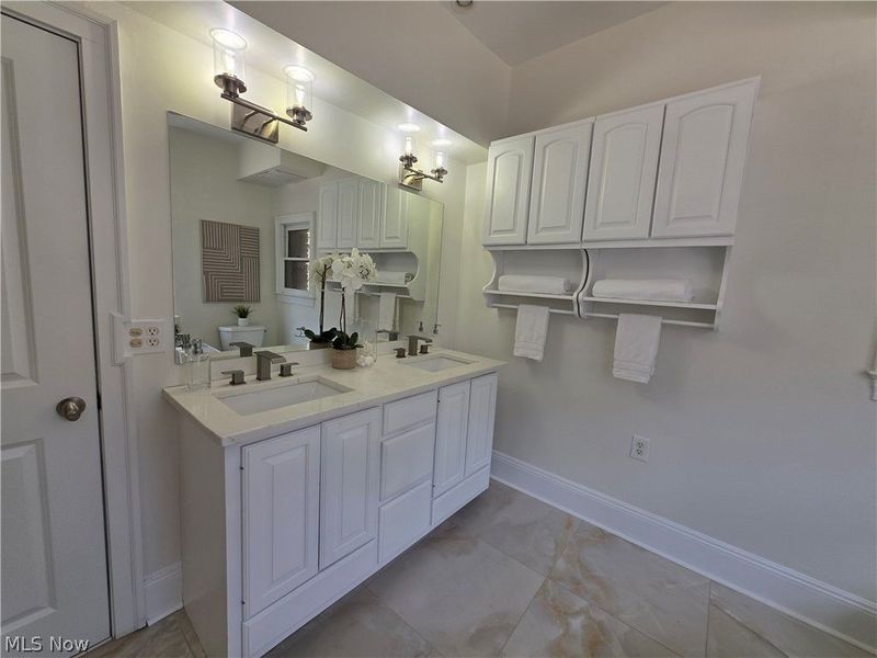 11430 Cedar Glen Parkway, Unit B1-B2, Cleveland, OH 44106 Photo 31