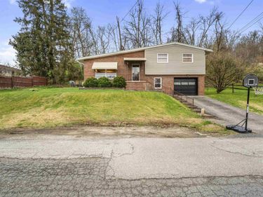 179 Bryn Myrr Drive, Huntington, WV 25705