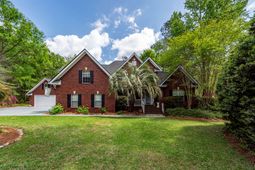 131 Arrowridge Court photo 4