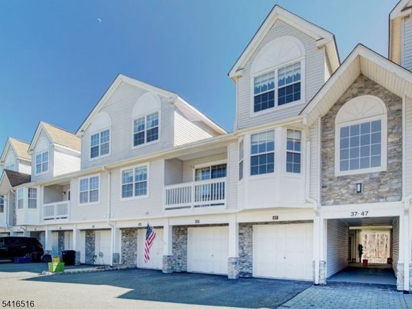 47 Autumn Ct, Roxbury, NJ 07852