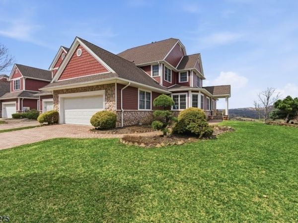 19 Rockhall Ct, Hardyston, NJ 07419