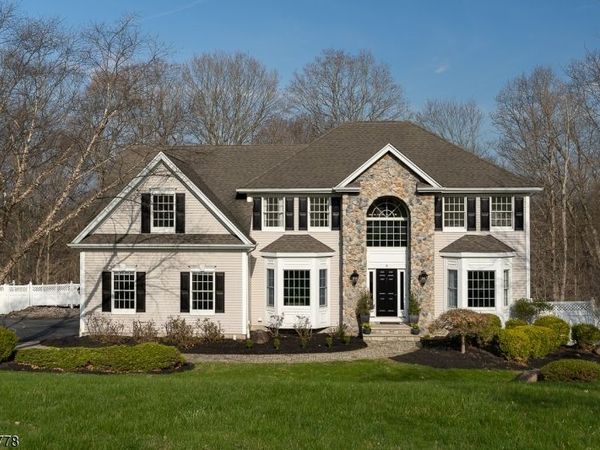 9 Partridge Ln, Holland, NJ 08848
