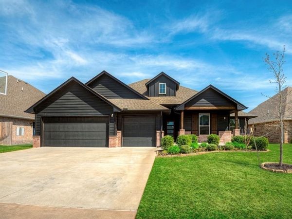 800 Chisholm Trails Drive, Yukon, OK 73099