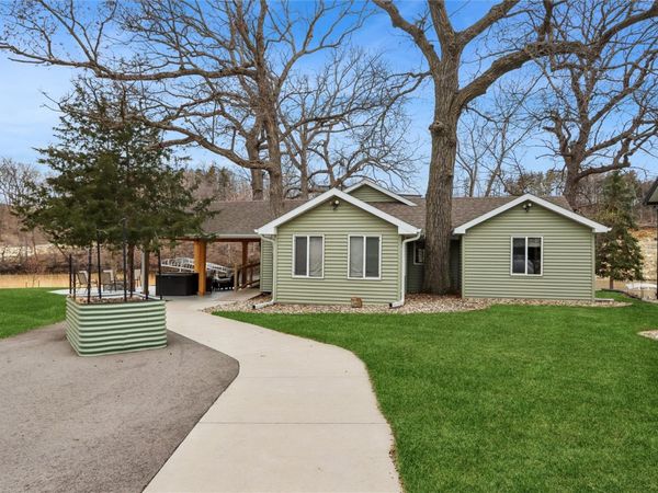 20434 254th Street , Delhi, IA 52223