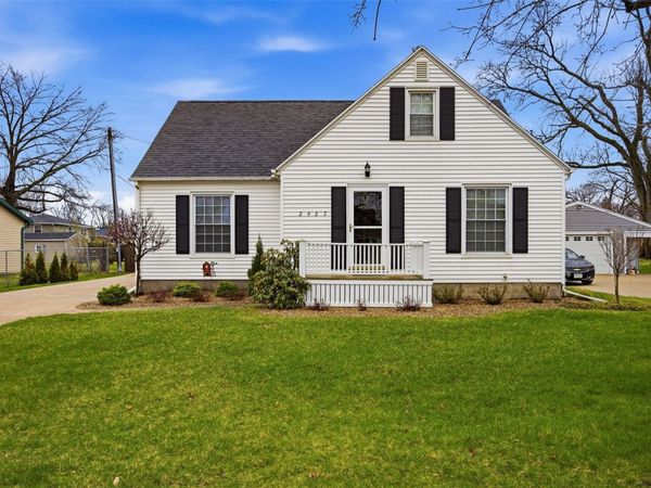 2927 Mansfield Avenue SE, Cedar Rapids, IA 52403