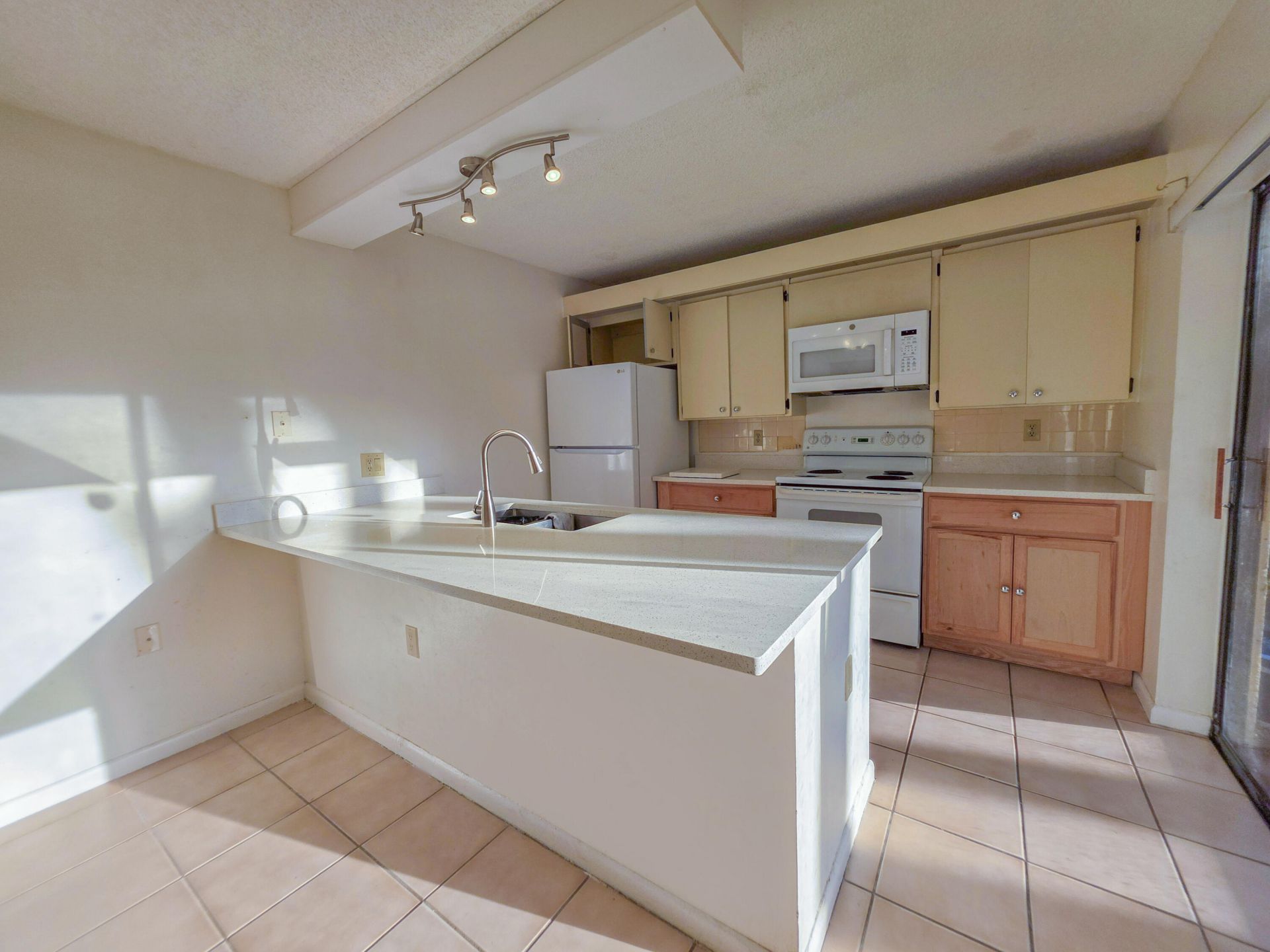 832 Blue Ridge Circle, West Palm Beach, FL 33409 Photo