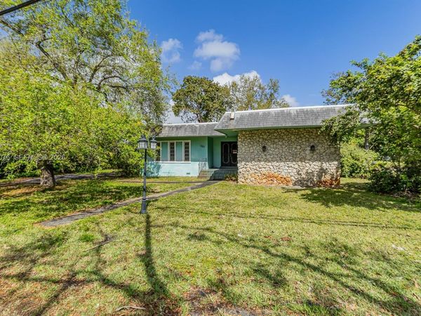 985 NE 84th St , Miami, FL 33138