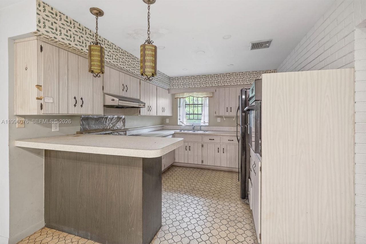 985 NE 84th St, Miami, FL 33138 Photo