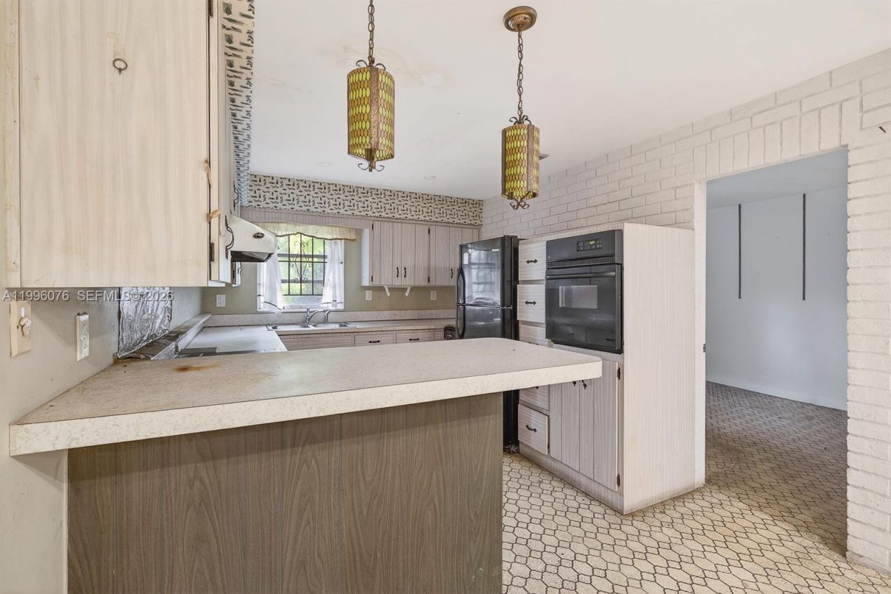 985 NE 84th St, Miami, FL 33138 Photo