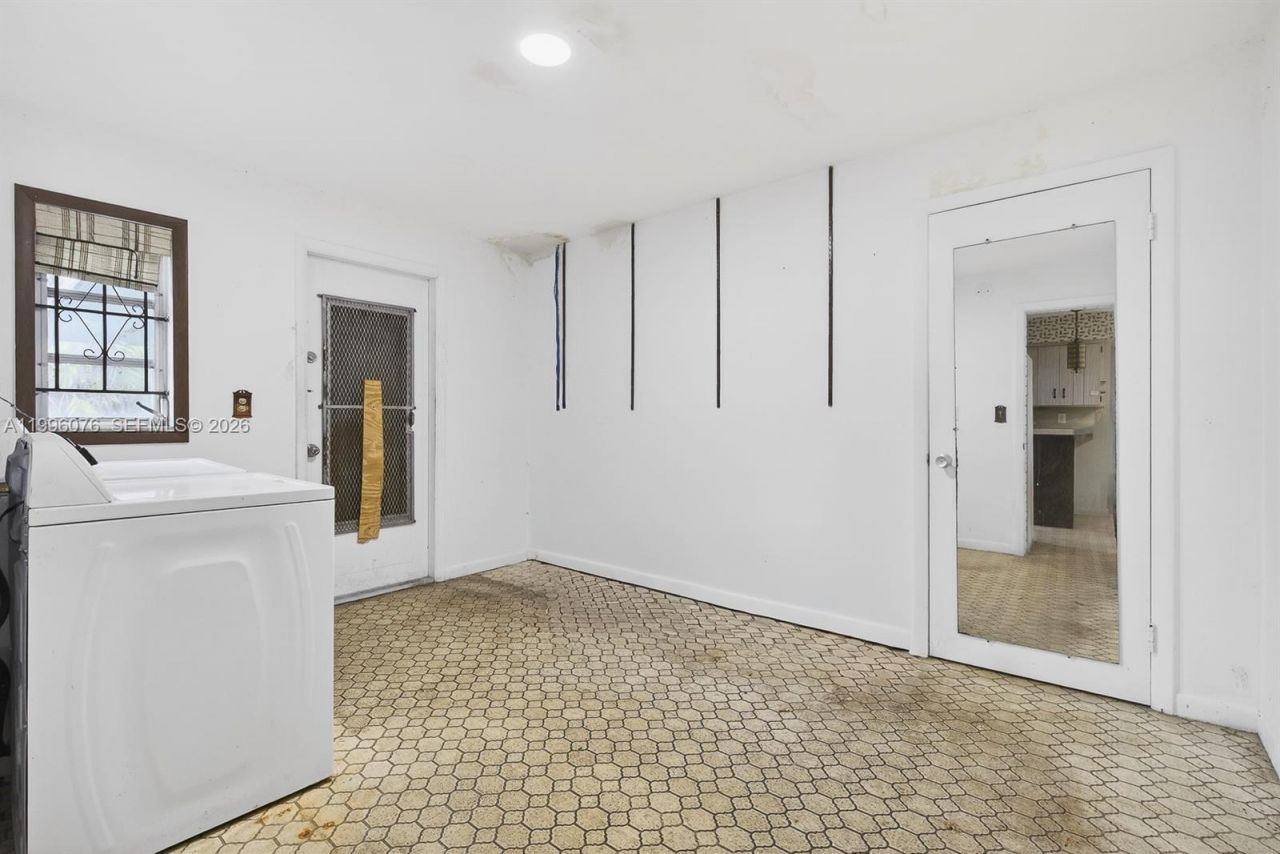 985 NE 84th St, Miami, FL 33138 Photo