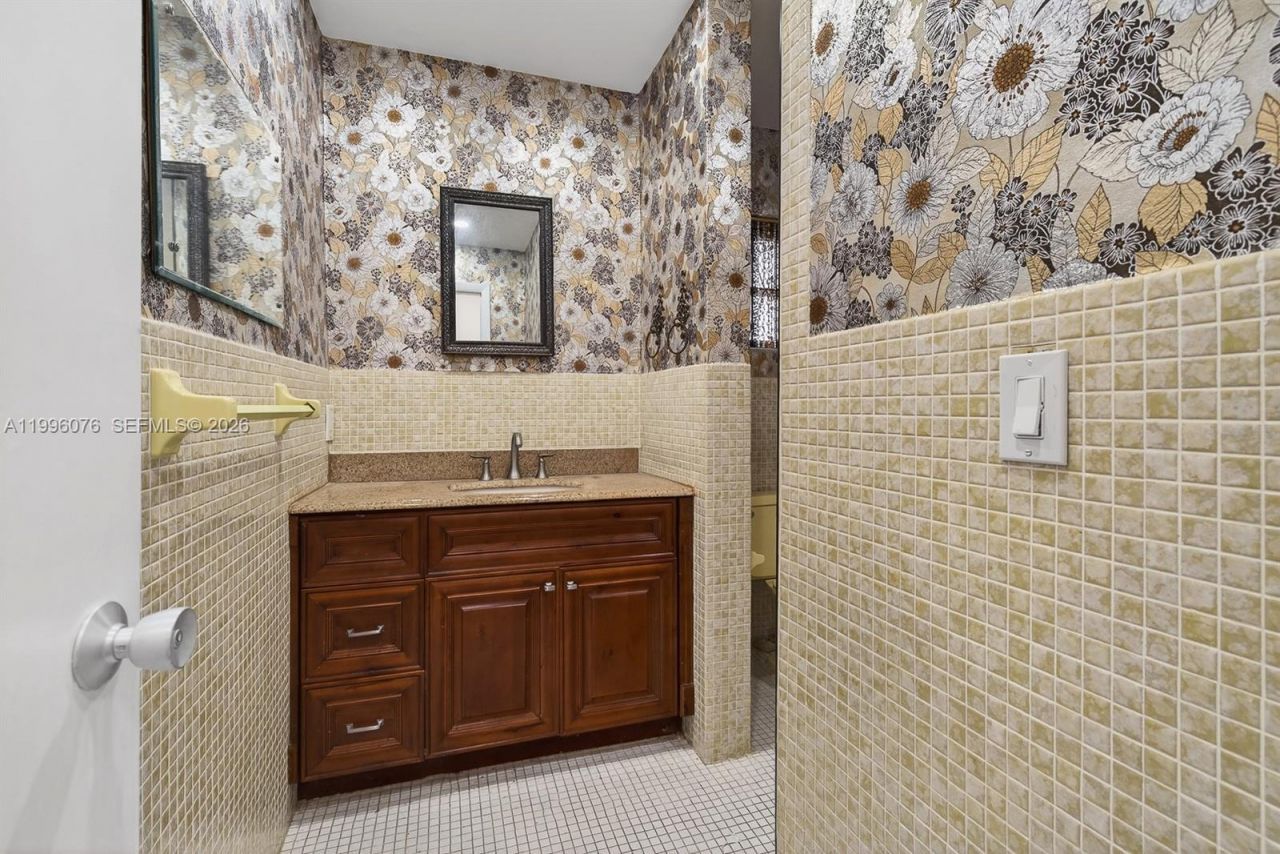 985 NE 84th St, Miami, FL 33138 Photo