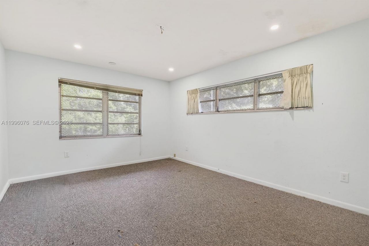 985 NE 84th St, Miami, FL 33138 Photo