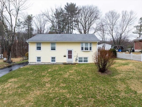 97 Marion Dr, Northbridge, MA 01588