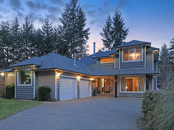 1669 Essex Pl , Comox, BC V9M 4C6