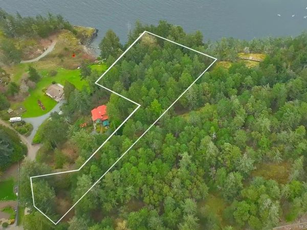 4800 McGuffie Rd, Nanaimo, BC V9T 5B3