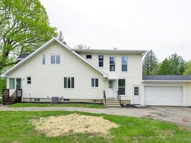 2427 E MOUNT HOPE Avenue, Lansing, MI 48910