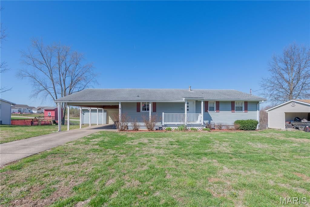 526 Strohbeck Lane, Bethalto, IL 62010 Main Photo