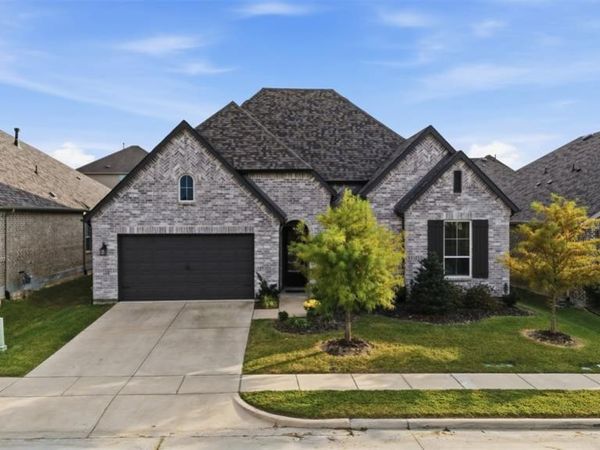 1915 Hillside Court, Van Alstyne, TX 75495