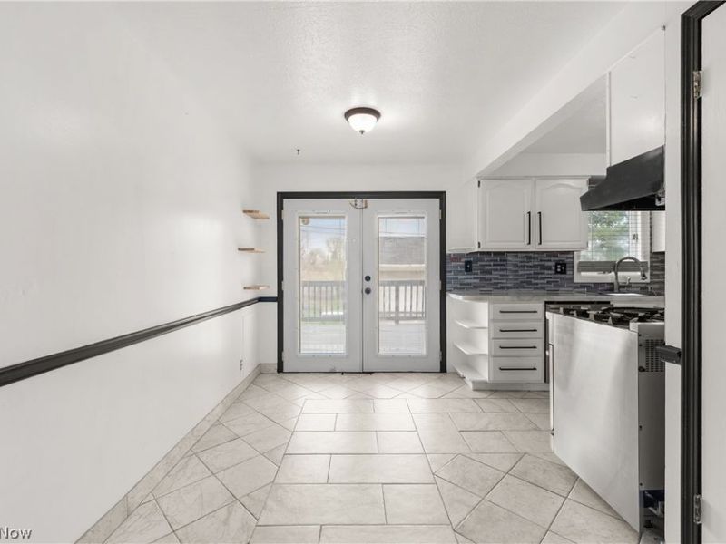 902 Colonel Drive , Cleveland, OH 44109 Photo 14