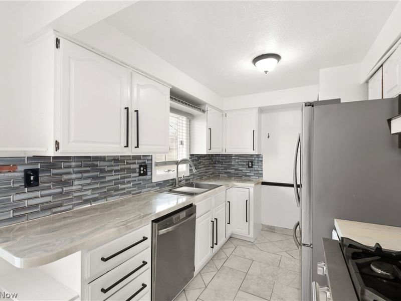 902 Colonel Drive , Cleveland, OH 44109 Photo 18