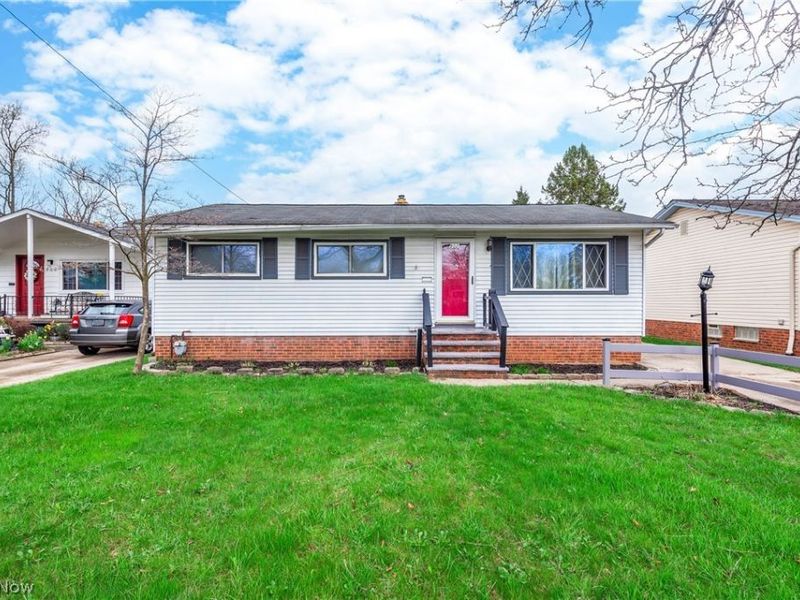 902 Colonel Drive , Cleveland, OH 44109 Photo 2