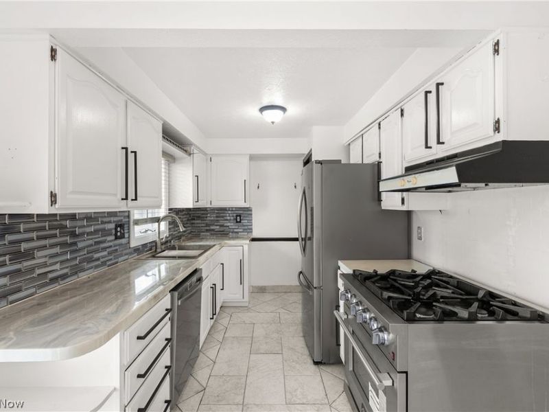 902 Colonel Drive , Cleveland, OH 44109 Photo 20