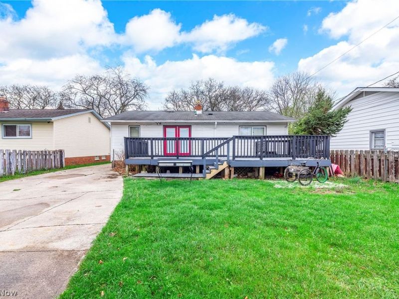 902 Colonel Drive , Cleveland, OH 44109 Photo 3