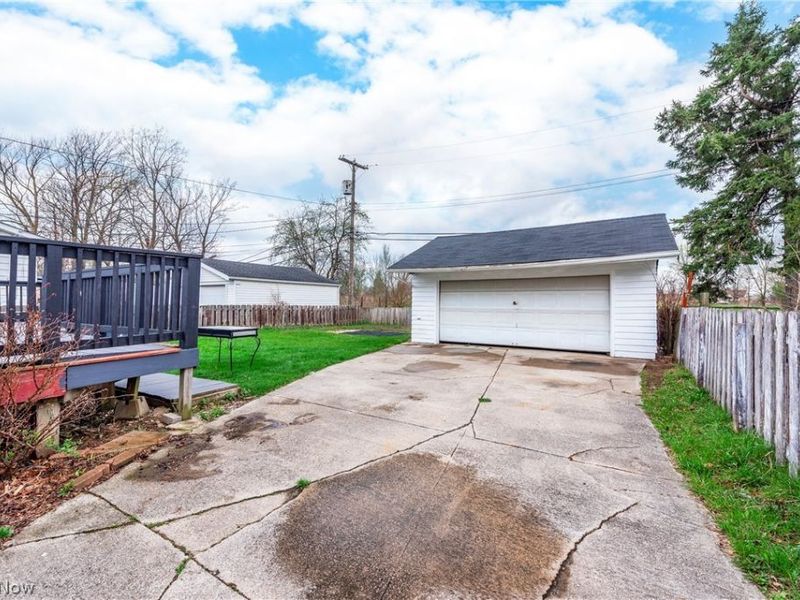 902 Colonel Drive , Cleveland, OH 44109 Photo 4