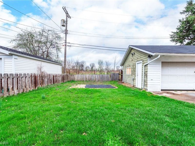 902 Colonel Drive , Cleveland, OH 44109 Photo 5