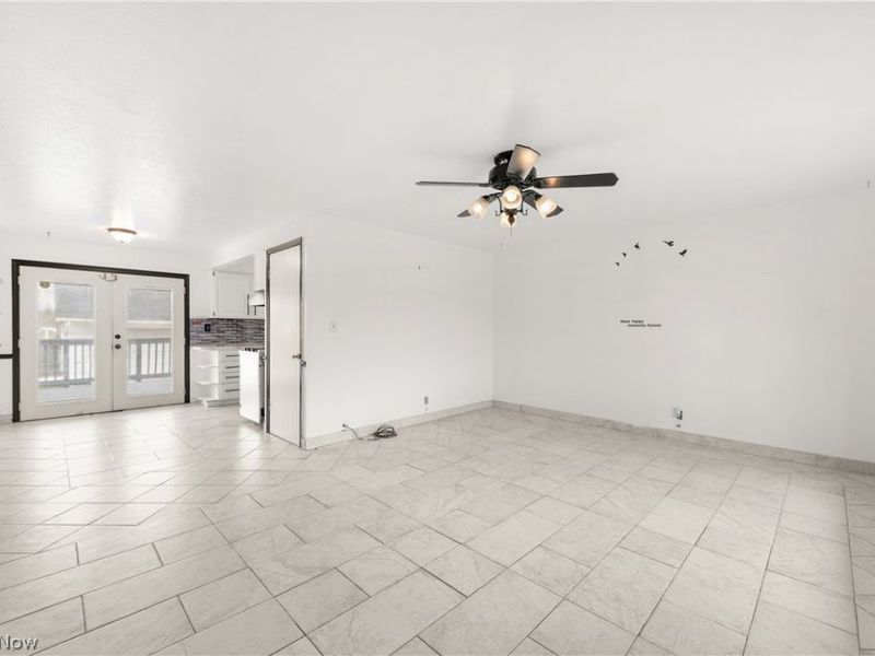 902 Colonel Drive , Cleveland, OH 44109 Photo 9