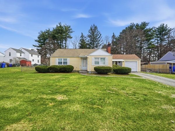 15 Kingoke Ln, Springfield, MA 01119