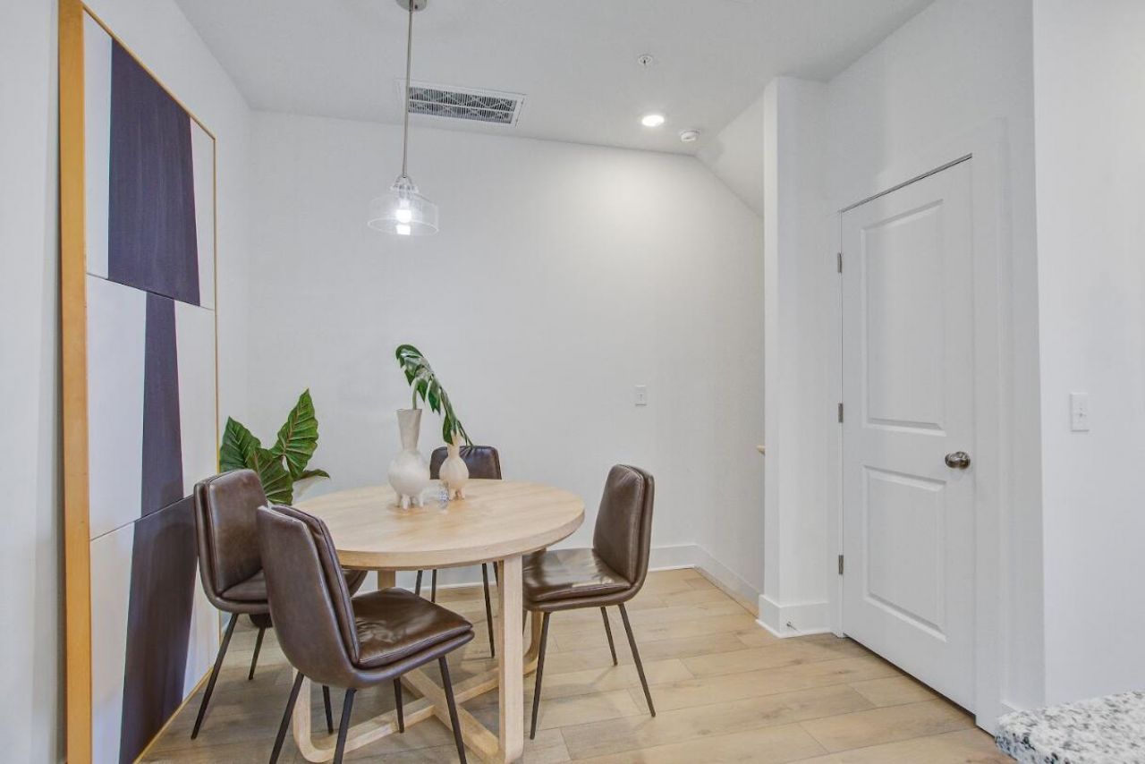 2161 W Jimtown Drive Photo 8