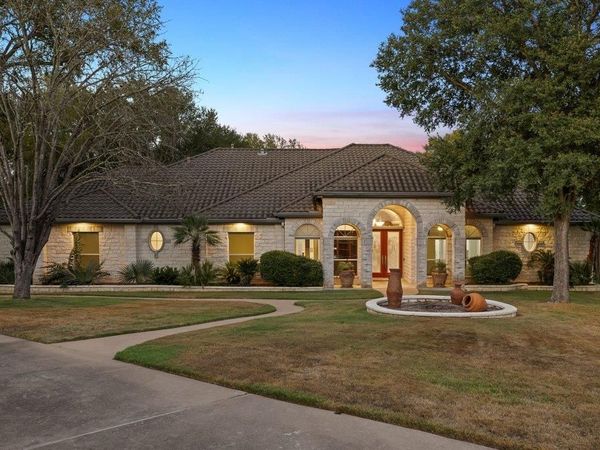 142 Llano CT, Cedar Creek, TX 78612