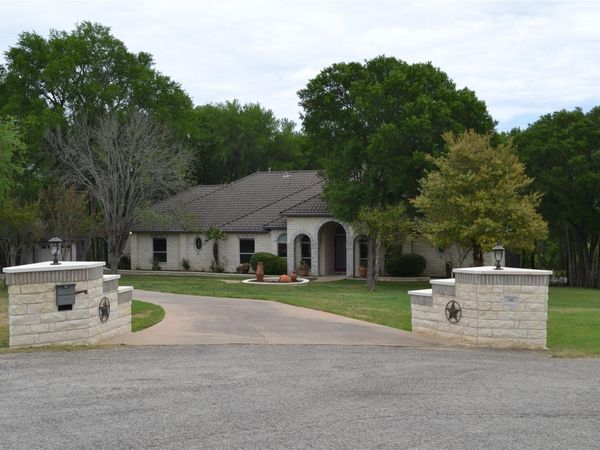 142 Llano CT, Cedar Creek, TX 78612