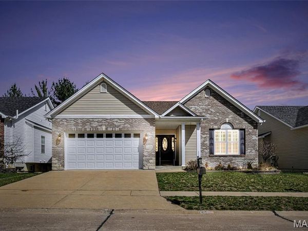 1105 Winter Lake Drive, Fenton, MO 63026