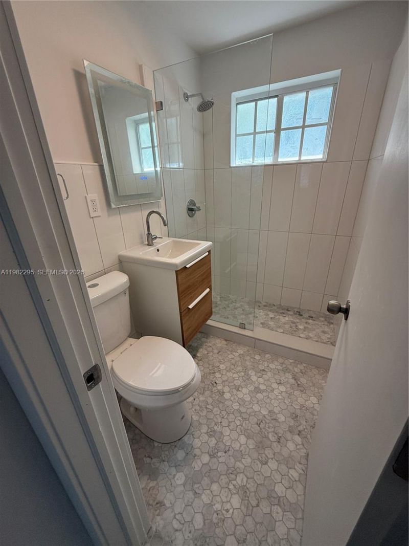 1300 NE 110th St, Unit 8, Miami, FL 33161 Photo