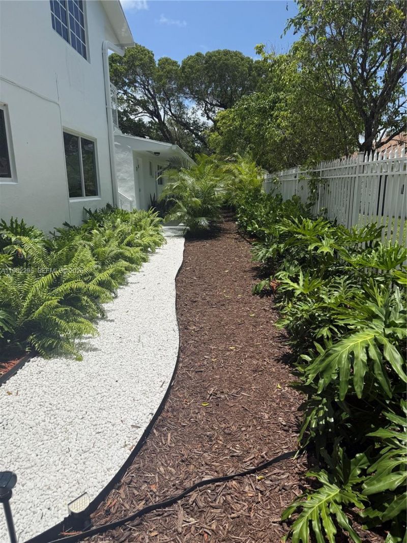 1300 NE 110th St, Unit 8, Miami, FL 33161 Photo