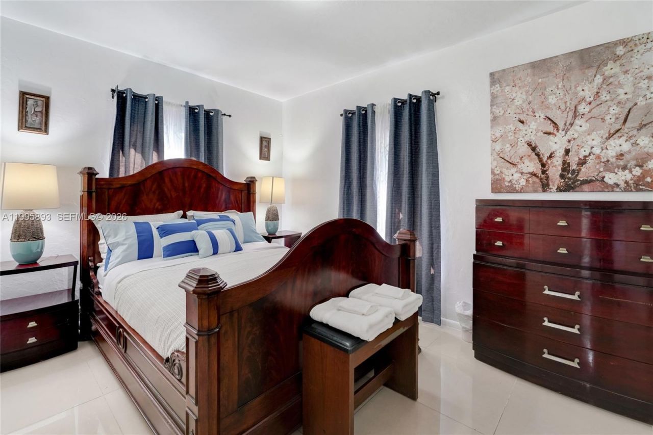 1283 NW 45th St, Miami, FL 33142 Photo